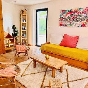  Hébergement de vacances Maisonnette Au Coeur Du Village
